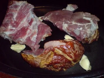 Rezept: Kaninchenkeulen und Kasslerkamm mit Rotkraut zu Klößen oder Salzkartoffeln Bild Nr. 5 Kaninchenkeulen und Kasslerkamm mit Rotkraut zu Klößen oder Salzkartoffeln - Rezept - Bild Nr. 5