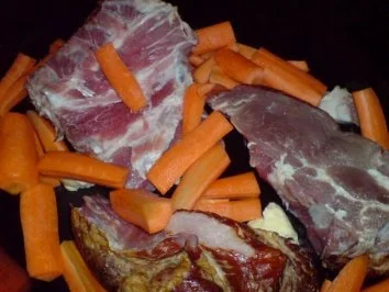 Rezept: Kaninchenkeulen und Kasslerkamm mit Rotkraut zu Klößen oder Salzkartoffeln Bild Nr. 6 Kaninchenkeulen und Kasslerkamm mit Rotkraut zu Klößen oder Salzkartoffeln - Rezept - Bild Nr. 6