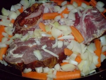 Rezept: Kaninchenkeulen und Kasslerkamm mit Rotkraut zu Klößen oder Salzkartoffeln Bild Nr. 8 Kaninchenkeulen und Kasslerkamm mit Rotkraut zu Klößen oder Salzkartoffeln - Rezept - Bild Nr. 8