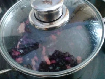 Rezept: Kaninchenkeulen und Kasslerkamm mit Rotkraut zu Klößen oder Salzkartoffeln Bild Nr. 24 Kaninchenkeulen und Kasslerkamm mit Rotkraut zu Klößen oder Salzkartoffeln - Rezept - Bild Nr. 24