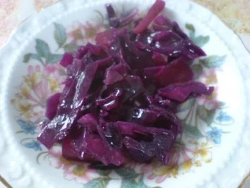 Rezept: Kaninchenkeulen und Kasslerkamm mit Rotkraut zu Klößen oder Salzkartoffeln Bild Nr. 25 Kaninchenkeulen und Kasslerkamm mit Rotkraut zu Klößen oder Salzkartoffeln - Rezept - Bild Nr. 25