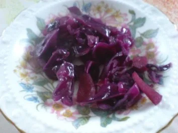 Rezept: Kaninchenkeulen und Kasslerkamm mit Rotkraut zu Klößen oder Salzkartoffeln Bild Nr. 3 Kaninchenkeulen und Kasslerkamm mit Rotkraut zu Klößen oder Salzkartoffeln - Rezept - Bild Nr. 3