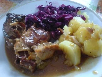 Rezept: Kaninchenkeulen und Kasslerkamm mit Rotkraut zu Klößen oder Salzkartoffeln Bild Nr. 28 Kaninchenkeulen und Kasslerkamm mit Rotkraut zu Klößen oder Salzkartoffeln - Rezept - Bild Nr. 28