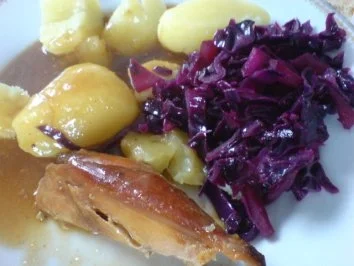 Rezept: Kaninchenkeulen und Kasslerkamm mit Rotkraut zu Klößen oder Salzkartoffeln Bild Nr. 30 Kaninchenkeulen und Kasslerkamm mit Rotkraut zu Klößen oder Salzkartoffeln - Rezept - Bild Nr. 30