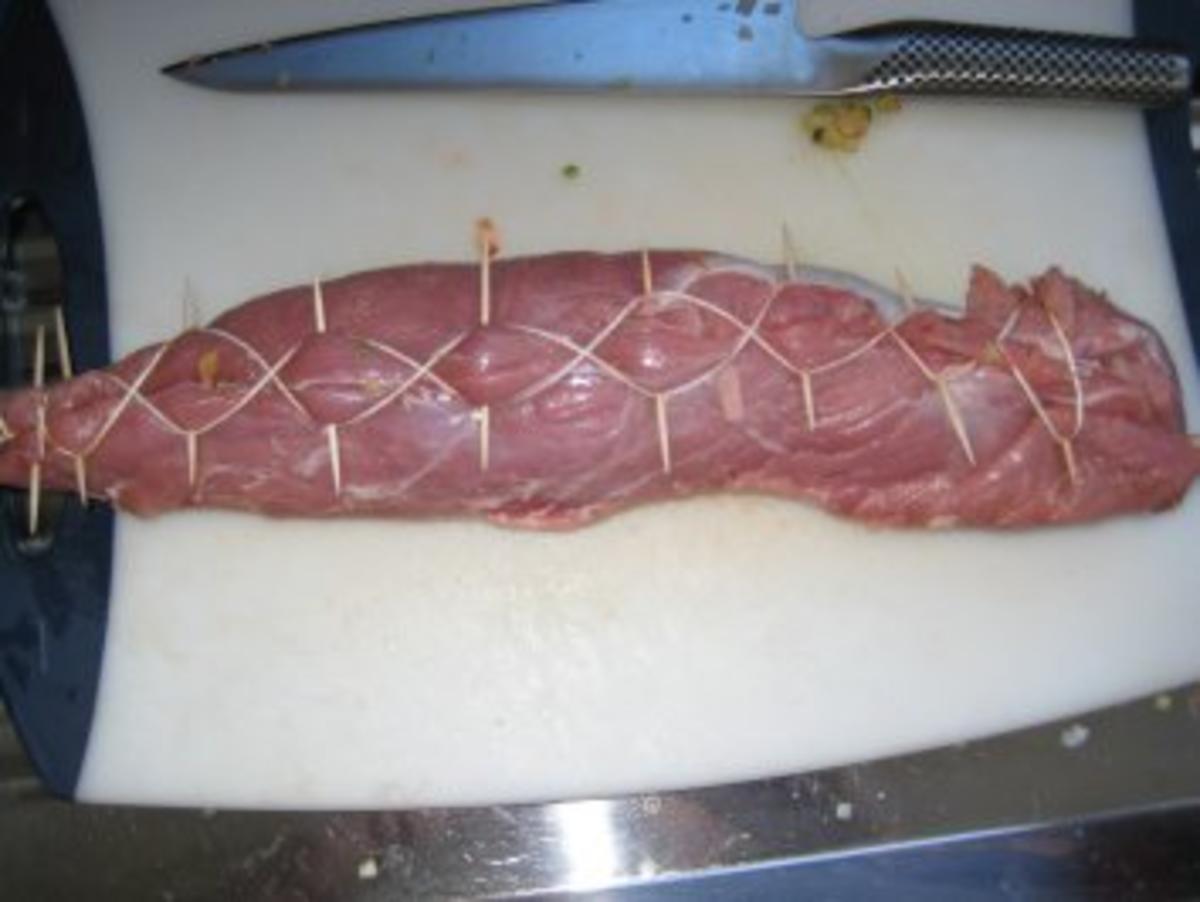 Gefülltes Schweinsfilet an Tomatenrahmsauce - Rezept - Bild Nr. 2