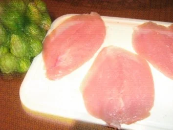 Putencordonbleu gefüllt mit Emmentaler und Schwarzwälder Schinken an Rosenkohlgemüse - Rezept - Bild Nr. 2