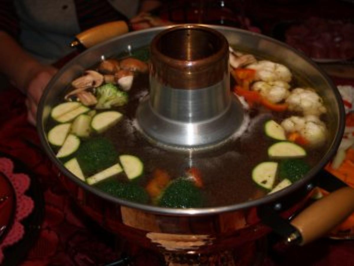 Mongolentopf = Fleisch und Gemüse-Fondue - Rezept - kochbar.de