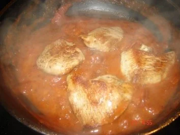 Rezept: Putenschnitzel in würziger Tomaten-Mozzarella Soße Bild Nr. 7 Putenschnitzel in würziger Tomaten-Mozzarella Soße - Rezept - Bild Nr. 7