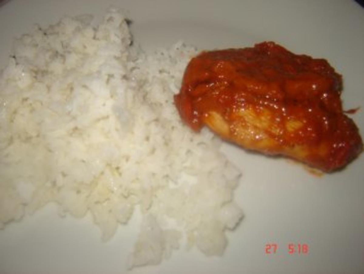 Putenschnitzel in würziger Tomaten-Mozzarella Soße - Rezept - kochbar.de