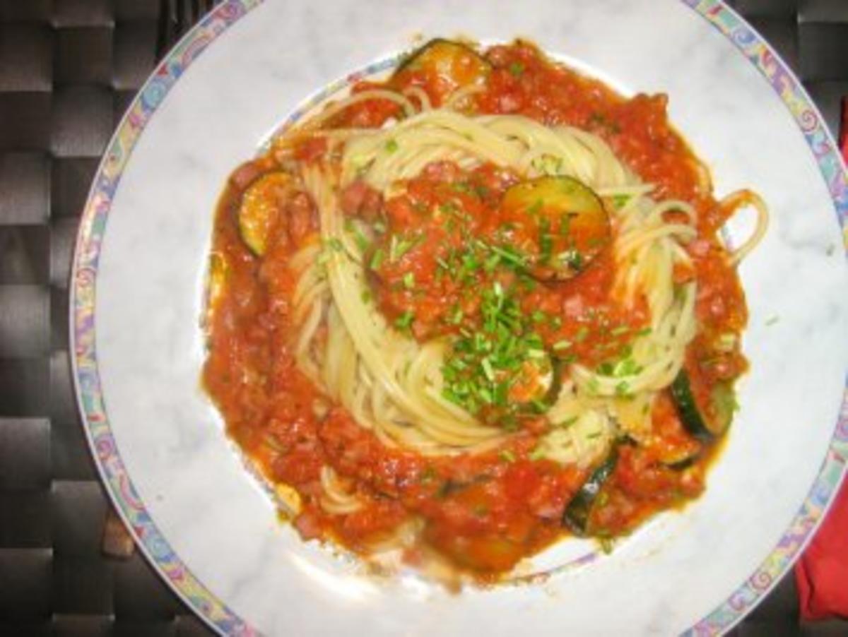 Spaghetti mit Tomaten - Gorgonzola -Soße mit Gemüseeinlage - Rezept ...