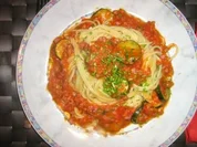 Spaghetti mit Tomaten - Gorgonzola -Soße mit Gemüseeinlage - Rezept