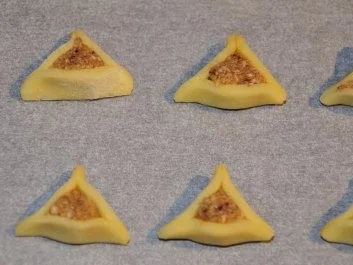 Weihnachtsplätzchen - Pfaffenhütchen - Rezept - Bild Nr. 3