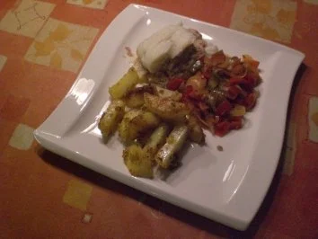 Rezept: Gefülltes Heilbuttfilet mit parnierten Bratkartoffeln und Paprika-Tomatengemüse Bild Nr. 10 Gefülltes Heilbuttfilet mit parnierten Bratkartoffeln und Paprika-Tomatengemüse - Rezept - Bild Nr. 10