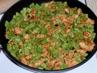 Bohnen-Putenfleisch-Pfanne mit Spiralnudeln - Rezept - Bild Nr. 6