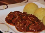 Rindsgulasch (Wiener Saftgulasch) - Rezept