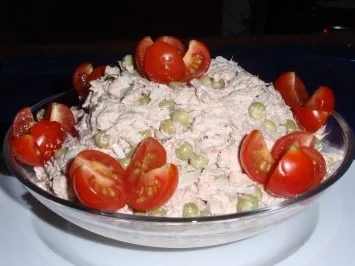 Erbsen-Eier-Thunfisch vereint zu einem Salat - Rezept