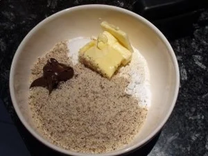 Haselnussplätzchen mit Marzipan - Rezept