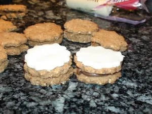 Haselnussplätzchen mit Marzipan - Rezept - Bild Nr. 7