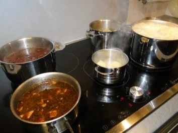 Gänsekeulen (eingelegt) mit Apfelrotkohl und Rosenkohl und selbstgemachte Knödell von - Rezept - Bild Nr. 4