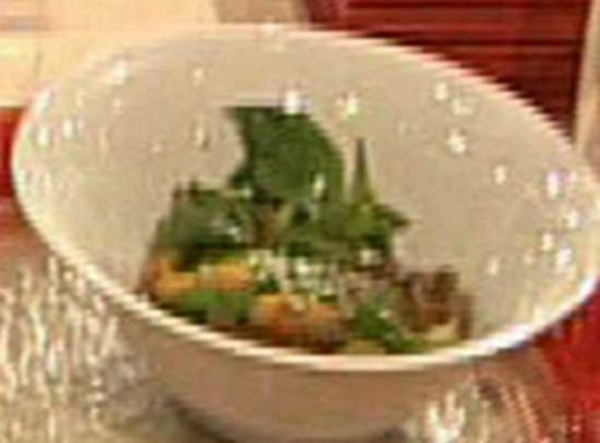 Warmer Salat vom Bisonrücken mit scharfen Nüssen - Rezept