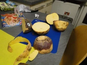 Rezept: Steckrübensuppe (Familiengericht) Schnell noch ein Superleckeres Süppchen Bild Nr. 2 Steckrübensuppe (Familiengericht) Schnell noch ein Superleckeres Süppchen - Rezept - Bild Nr. 2