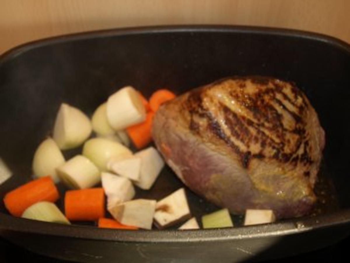 Rinderbraten in Rotweinsoße - einfach - 637 kcal/100g