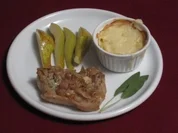 Arrangement von Kalb, Kartoffeln und Birnen - Rezept