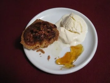 Walnusstörtchen an Vanilleeis - Rezept