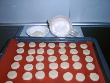 Rezept: Süße Weinplätzchen Bild Nr. 3 Süße Weinplätzchen - Rezept - Bild Nr. 3