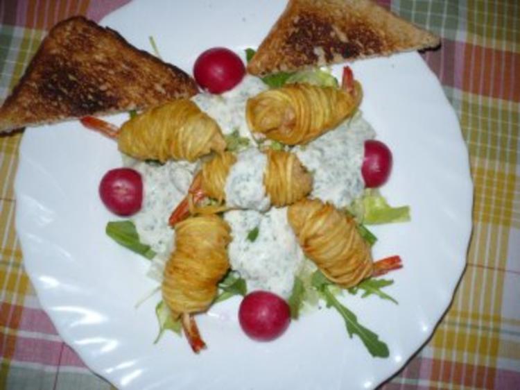 Garnelen im Kartoffelmantel auf Salat mit Joghurtdressing - von ...