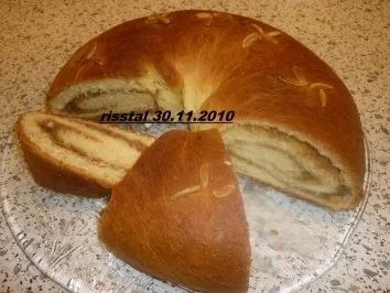 Rezept: Gefüllter Hefekranz Gefüllter Hefekranz - Rezept
