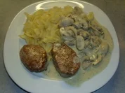 Rezept: Fleischgerichte: Schweinfilet mit Blauschimmelkรคse, Champignons und Bandnudeln Fleischgerichte: Schweinfilet mit Blauschimmelkรคse, Champignons und Bandnudeln - Rezept