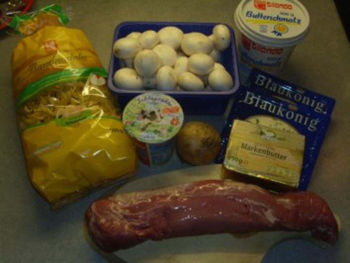 Fleischgerichte: Schweinfilet mit Blauschimmelkäse, Champignons und Bandnudeln - Rezept - Bild Nr. 2