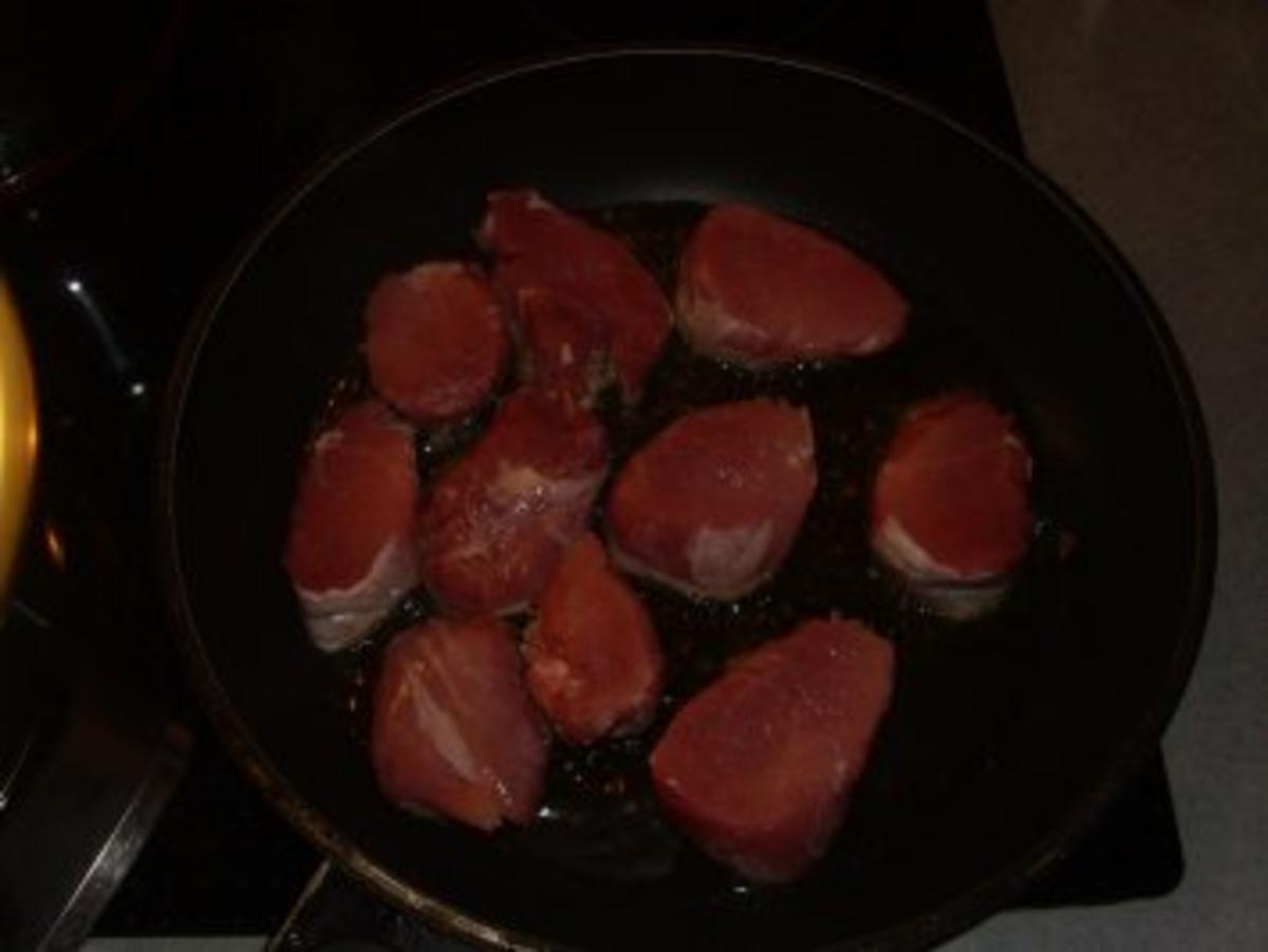 Fleischgerichte: Schweinfilet mit Blauschimmelkäse, Champignons und Bandnudeln - Rezept - Bild Nr. 6