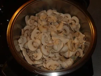 Rezept: Fleischgerichte: Schweinfilet mit Blauschimmelkäse, Champignons und Bandnudeln Bild Nr. 3 Fleischgerichte: Schweinfilet mit Blauschimmelkäse, Champignons und Bandnudeln - Rezept - Bild Nr. 3