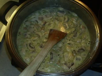 Rezept: Fleischgerichte: Schweinfilet mit Blauschimmelkäse, Champignons und Bandnudeln Bild Nr. 4 Fleischgerichte: Schweinfilet mit Blauschimmelkäse, Champignons und Bandnudeln - Rezept - Bild Nr. 4