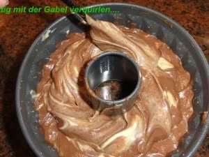 Rezept: KuchenZwerg: MARMOR-GUGELHUPF Bild Nr. 5 KuchenZwerg: MARMOR-GUGELHUPF - Rezept - Bild Nr. 5