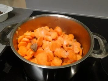 Rezept: Möhrensuppe/Creme mit Rinderbeinscheibe Bild Nr. 6 Möhrensuppe/Creme mit Rinderbeinscheibe - Rezept - Bild Nr. 6
