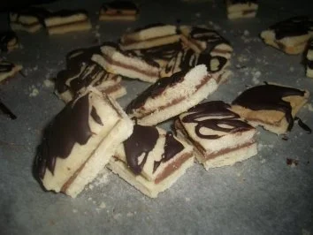 Rezept: Nougat-Schicht-Plätzchen Nougat-Schicht-Plätzchen - Rezept