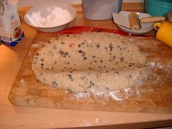 Rezept: Marzipanstollen Bild Nr. 4 Marzipanstollen - Rezept - Bild Nr. 4