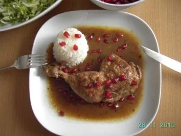 Hühnerkeulen mit Granatapfelkernen - Rezept