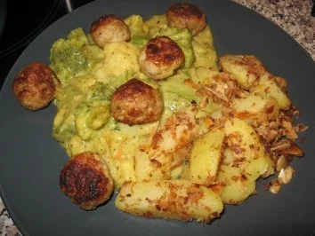 Hackbällchen mit Broccoli-Blumenkohl-Kokos-Curry - Rezept