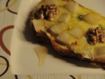 Bruschetta mit Gorgonzola + Walnuss + Birne - Rezept - Bild Nr. 2
