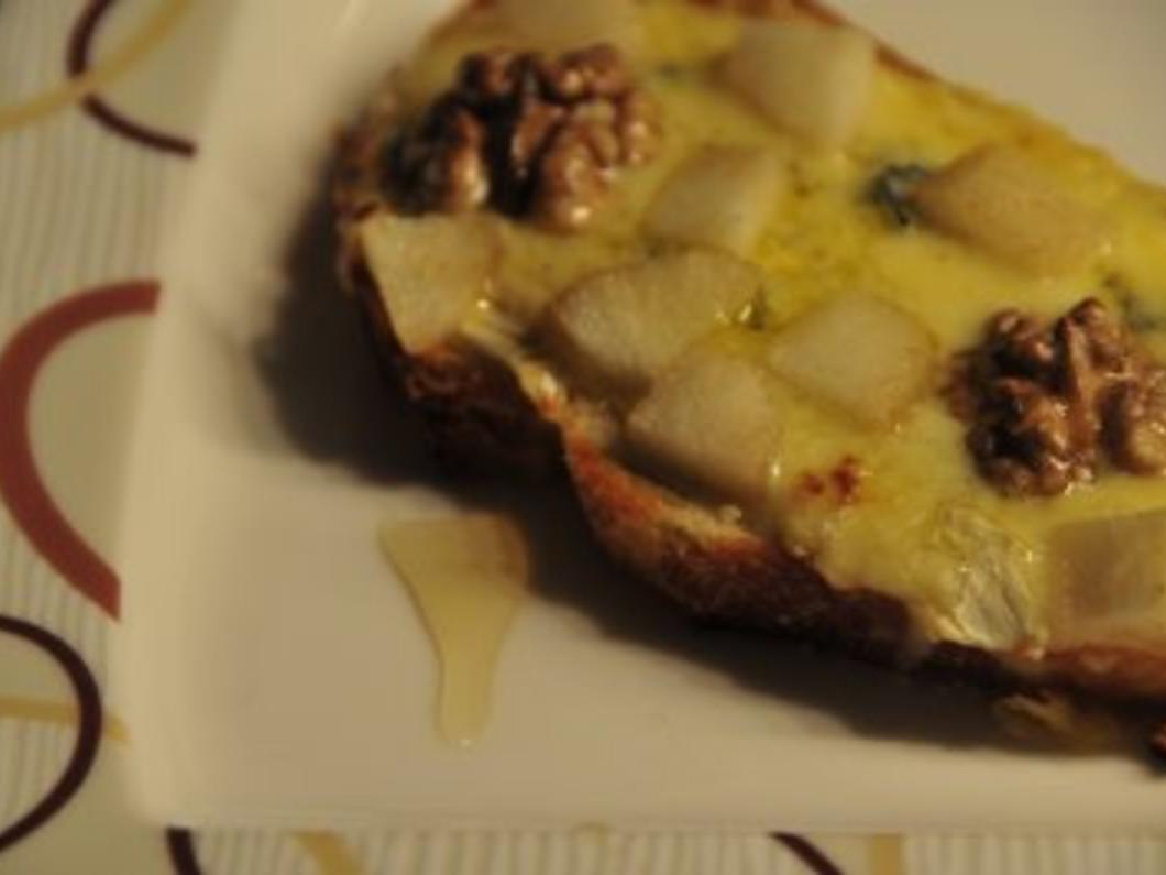 Bruschetta mit Gorgonzola + Walnuss + Birne - schnell &amp; einfach - von tonka