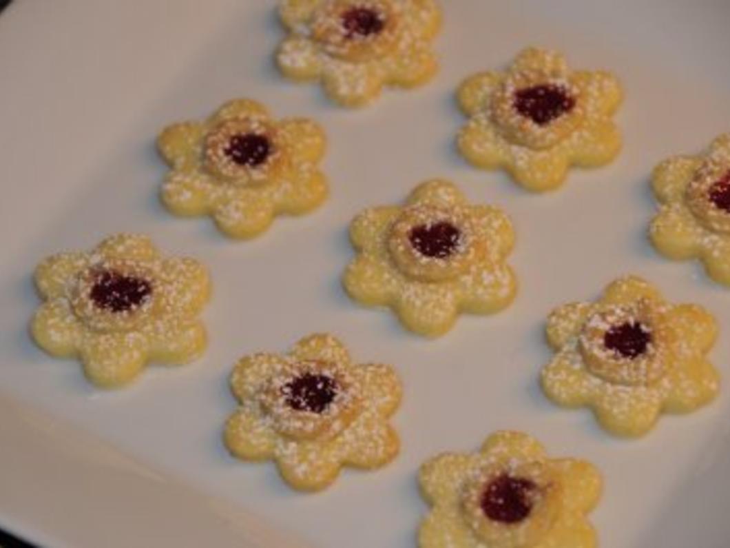 Weihnachtsplätzchen mit Marzipan Rezepte - kochbar.de