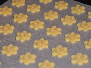 Weihnachtsplätzchen - Himbeerkränze - Rezept - Bild Nr. 3