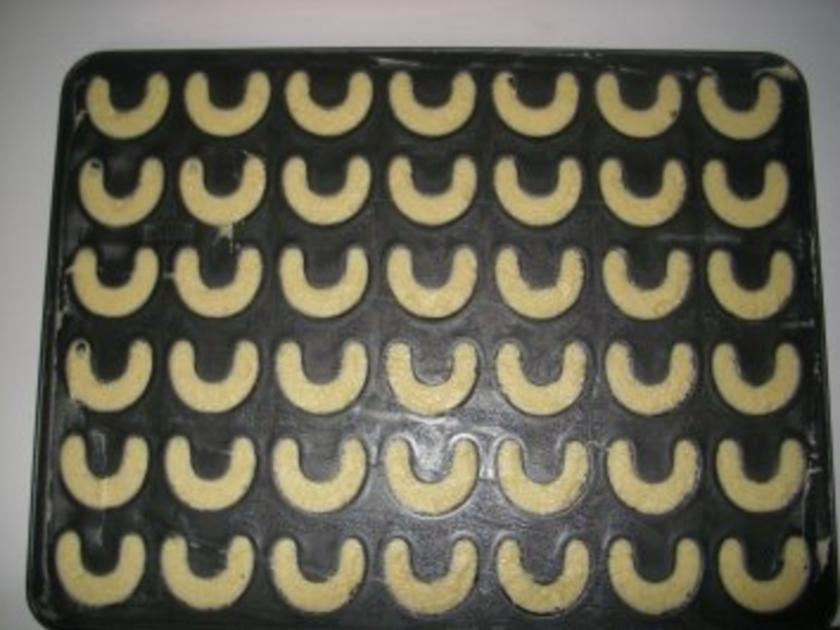 Vanillekipferl vom Backblech - einfach - 452 kcal/100g Vanillekipferl vom Backblech - einfach - 452 kcal/100g