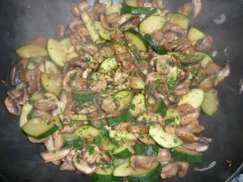 Zucchini - Champipfanne mit .... - Rezept - Bild Nr. 3