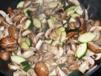 Zucchini - Champipfanne mit .... - Rezept - Bild Nr. 4