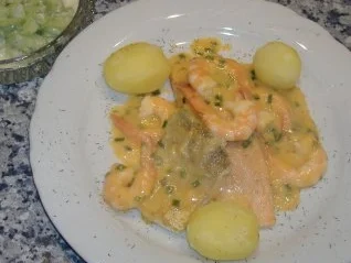 Rezept: Duett von Lachs-und Zanderfilet mit Garnelensauce Duett von Lachs-und Zanderfilet mit Garnelensauce - Rezept